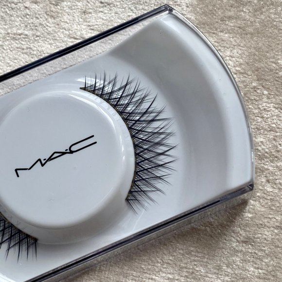 MAC Cosmetics False Lashes #41 BNIB - Picture 2 of 3